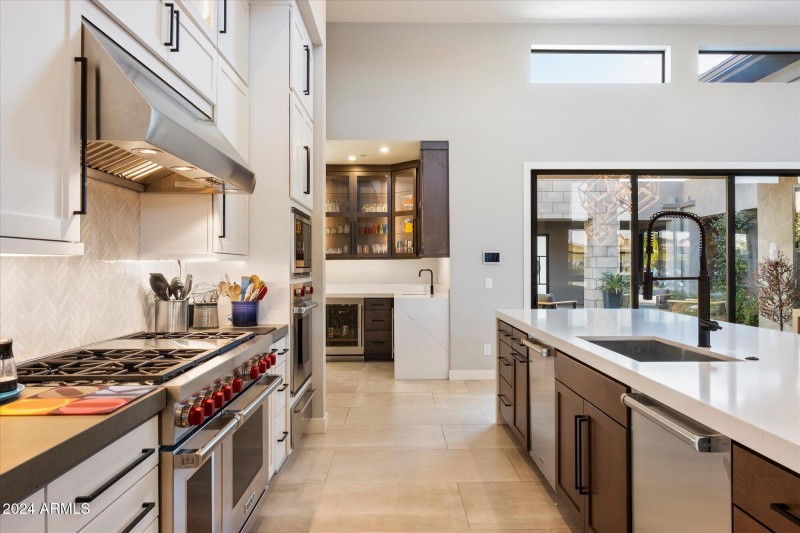 Gourmet/Chef Kitchen