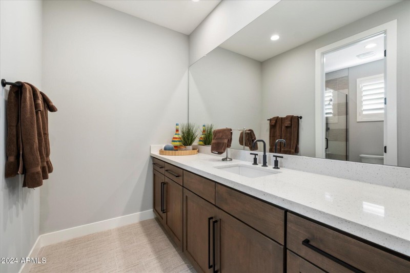 Guest En-Suite Bath