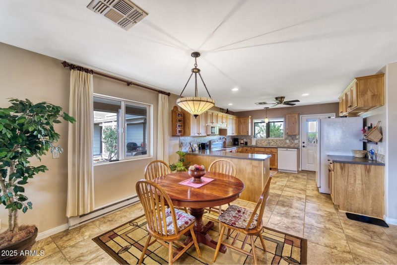 082098-4696 South Burro Drive