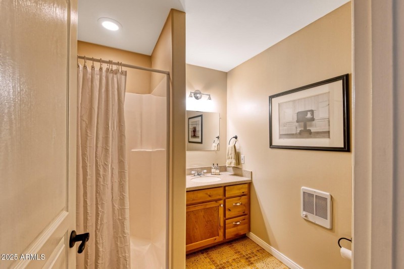 082138-4696 South Burro Drive