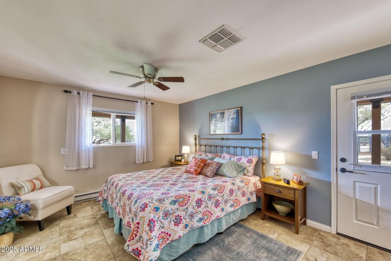 082158-4696 South Burro Drive