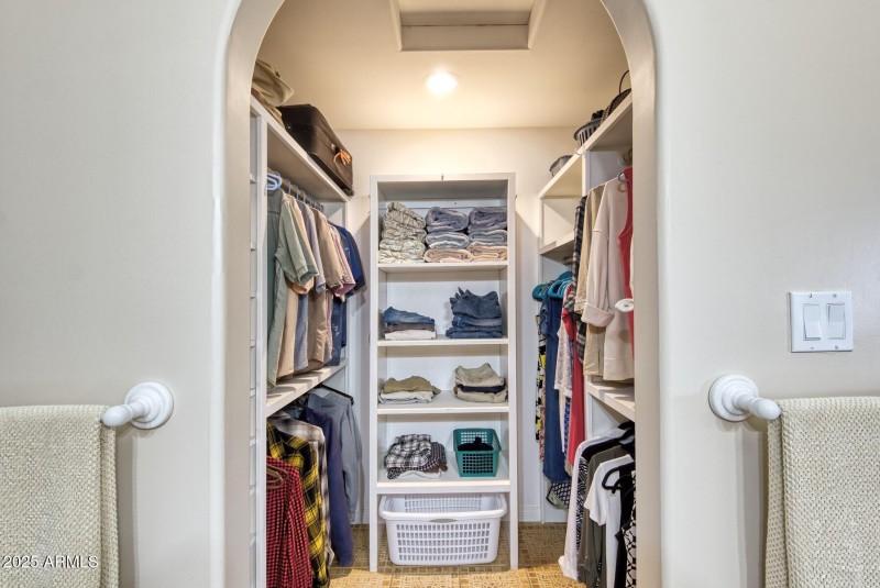 082193-4696 South Burro Drive