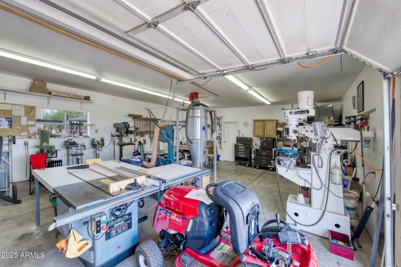 082228-4696 South Burro Drive