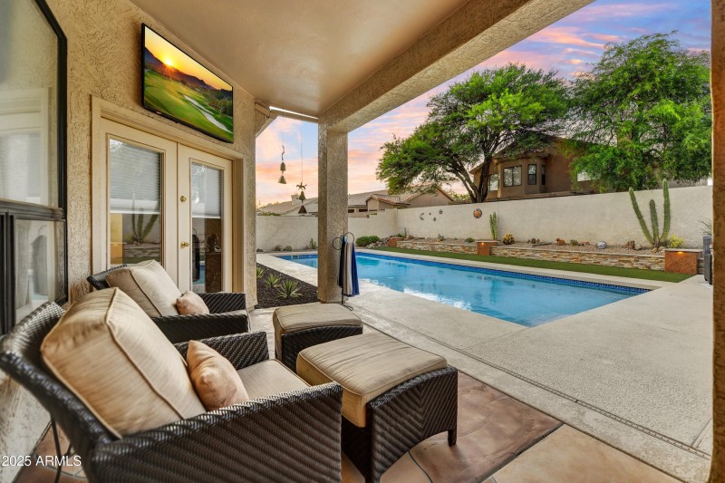 Beautifully Landscaped Backyard Retreat