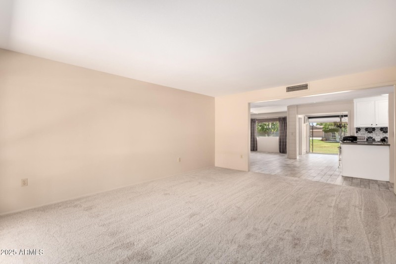 Entry / Living