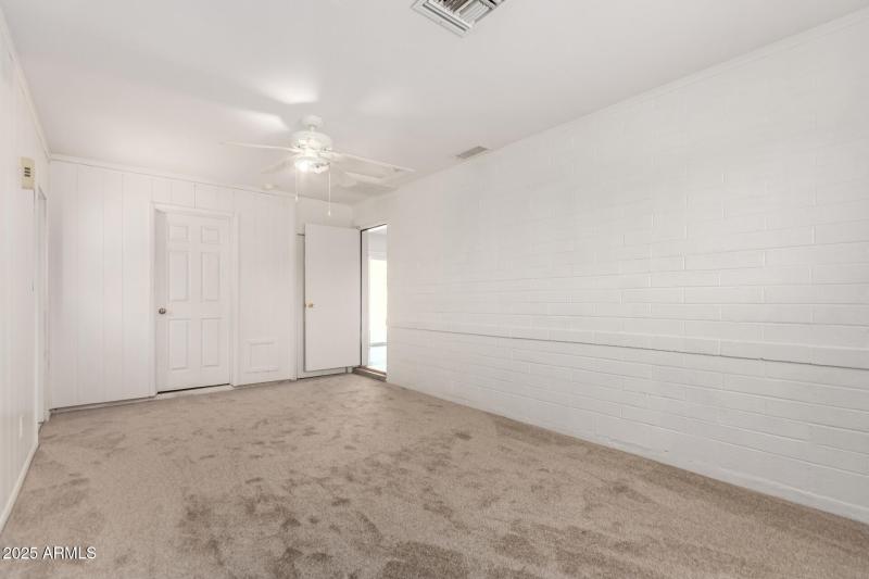 Versatile Bonus Living Space