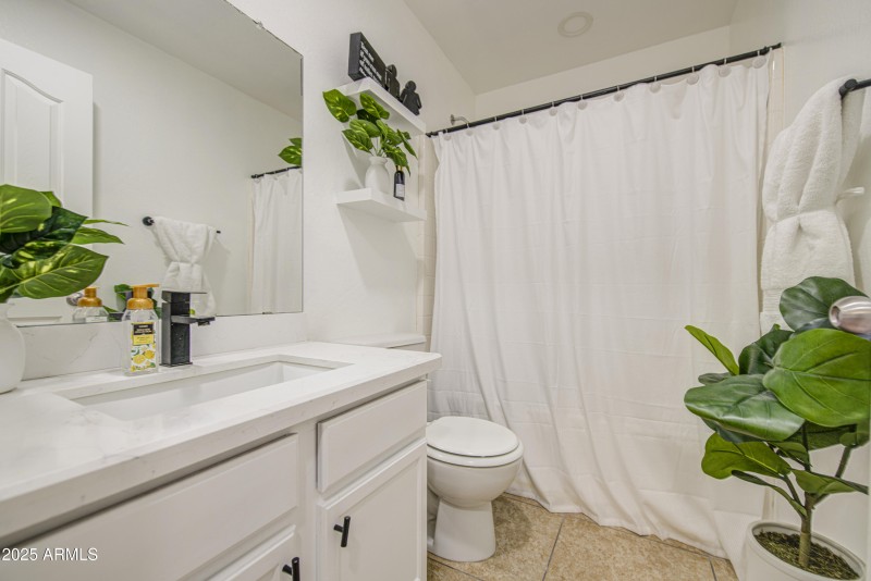 Bathroom 2-pic 2