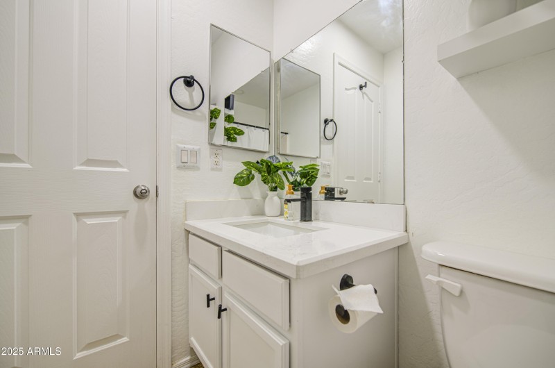 Bathroom 2-pic 3