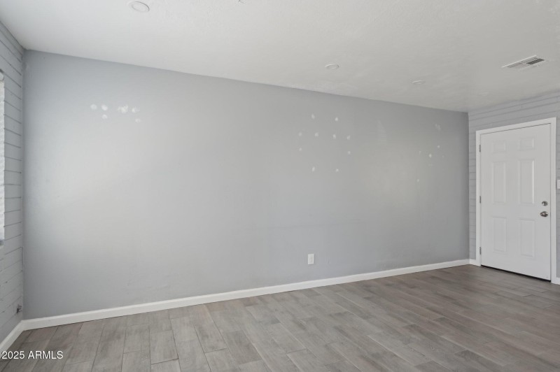 8-web-or-mls-20-w-sunnyslope-ln