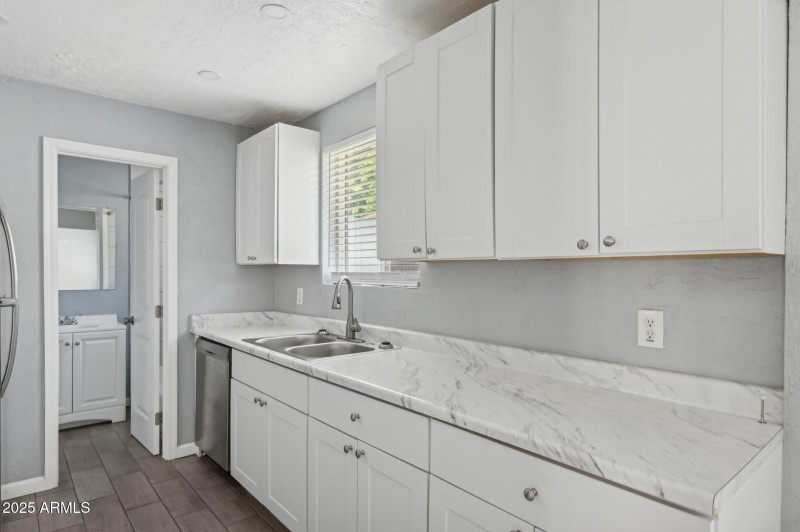 13-web-or-mls-20-w-sunnyslope-ln