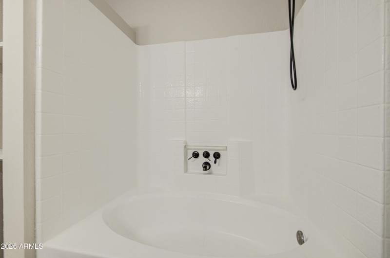 Bathroom 2-pic 2