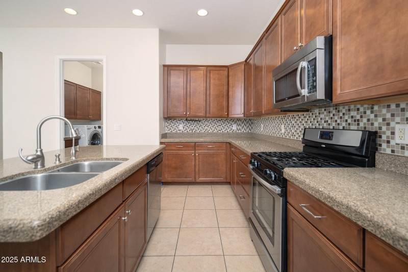 11_Kitchen_02