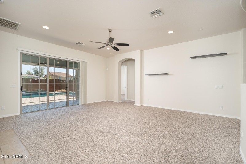 14_Family-Room_01