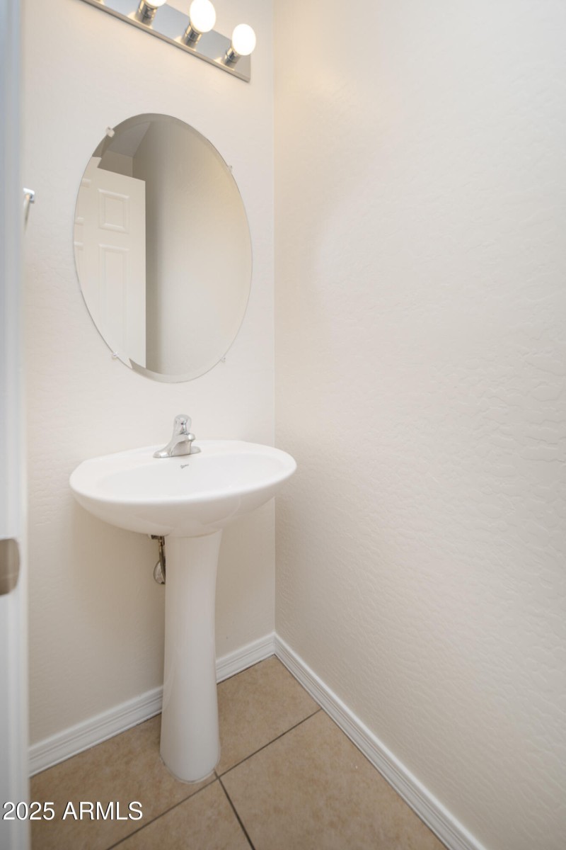 31_Powder-Room_01