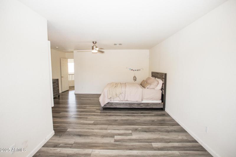 MasterBedRm-Upstairs-4