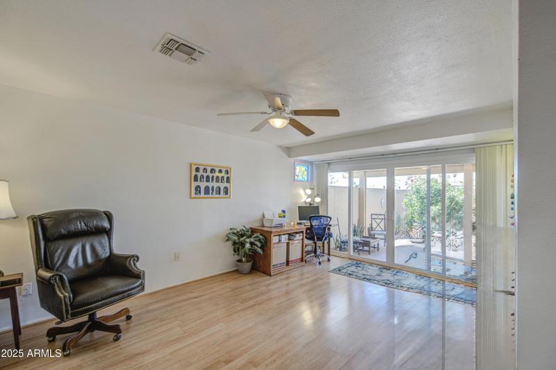 Den:bonus room
