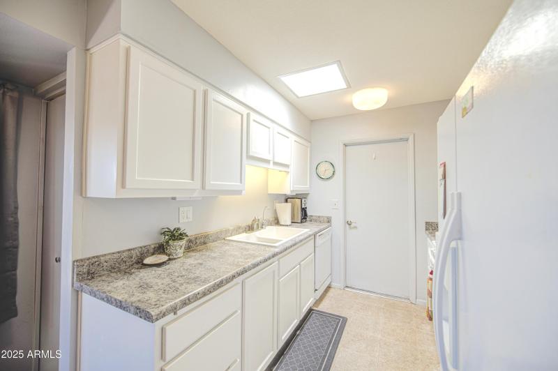 Kitchen 2-2