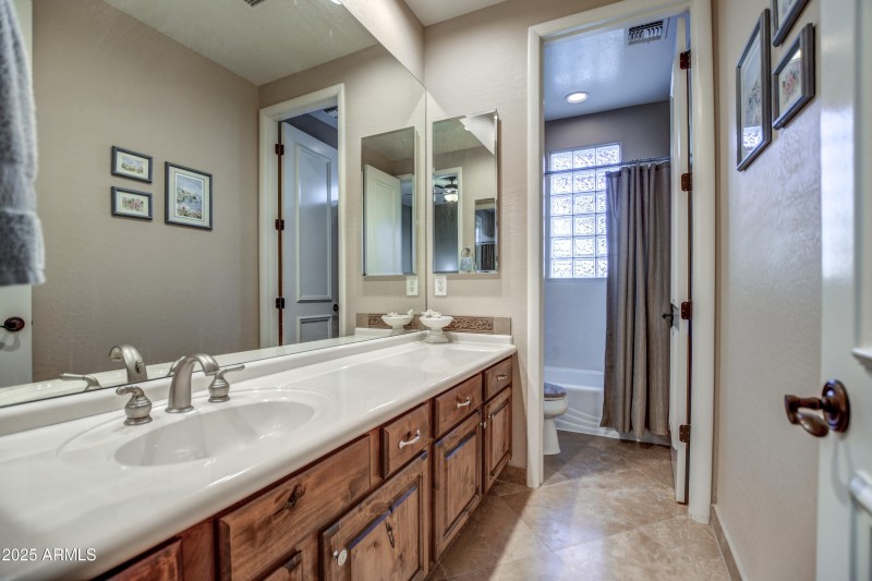 2nd Ensuite Bath
