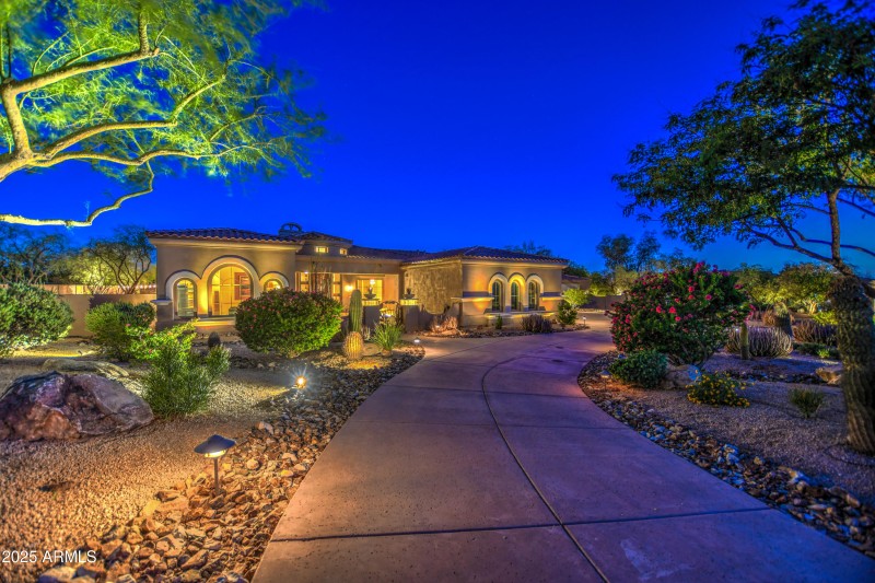 Circular driveway