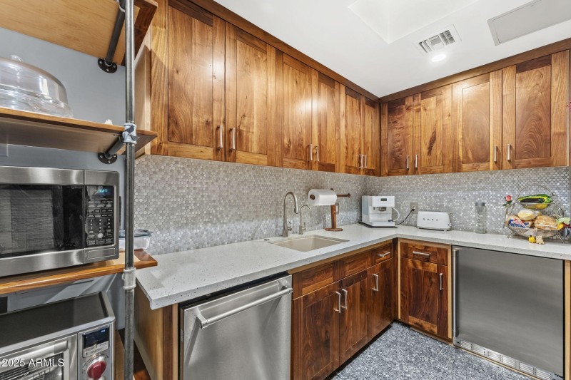 Main House: Butler's Panty