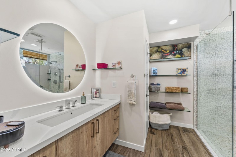 Guest Quarters #1: Master Bathroom