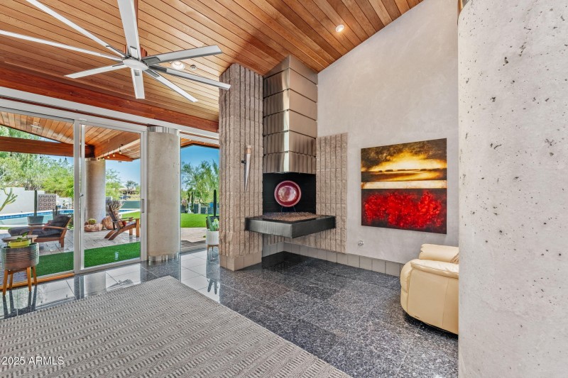 Main House: Living Room