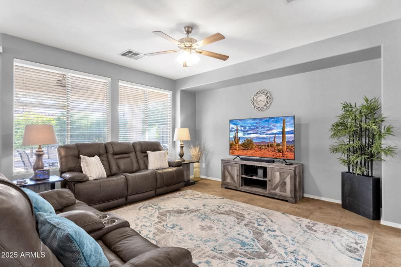 13-web-or-mls-4092-e-donato-dr