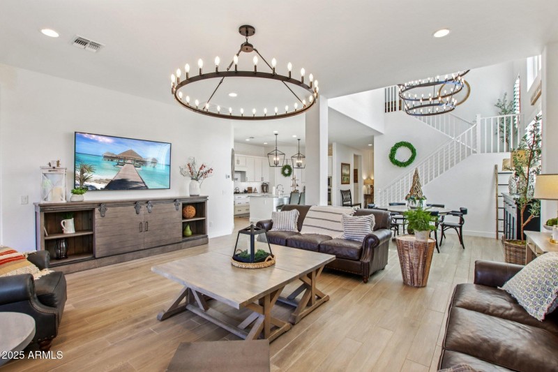 11-web-or-mls-E Torino Ave-S1007-011