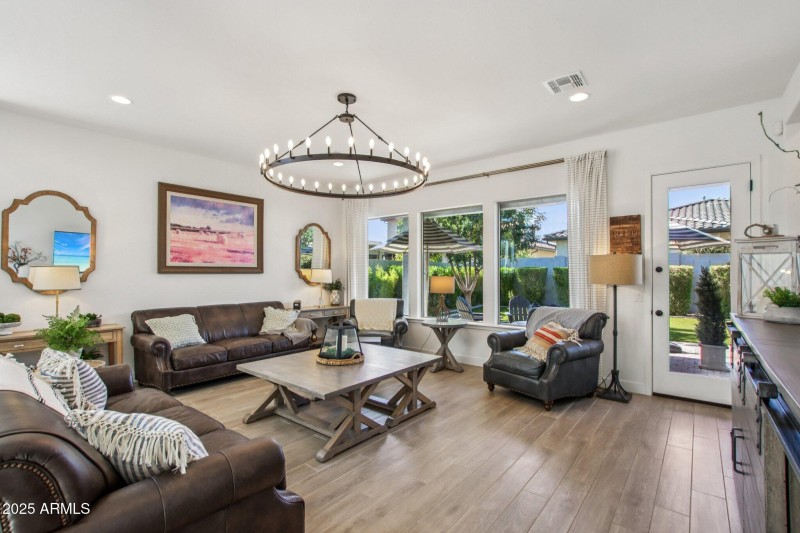 6-web-or-mls-E Torino Ave-S1007-006