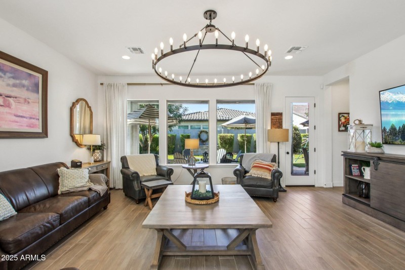 7-web-or-mls-E Torino Ave-S1007-007