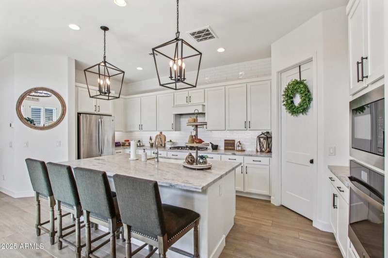 14-web-or-mls-E Torino Ave-S1007-014
