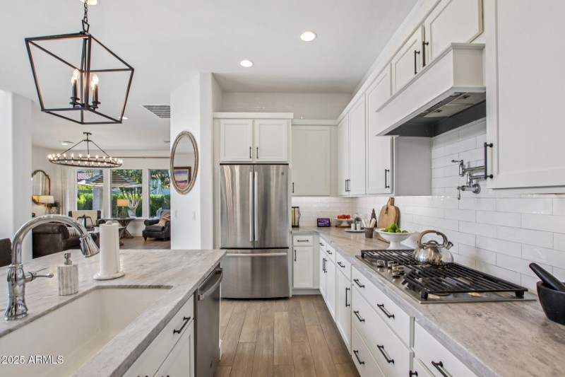17-web-or-mls-E Torino Ave-S1007-017