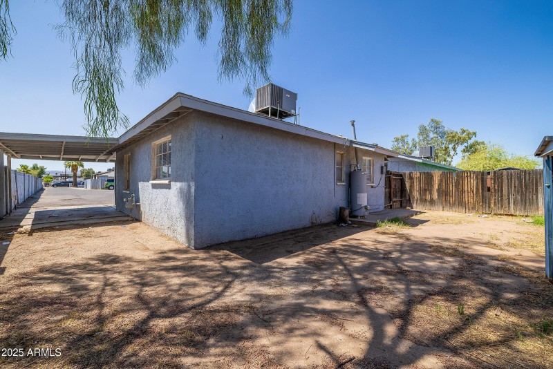 1442 E Polk St - Exterior 03