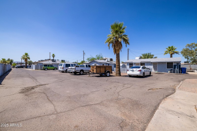 1442 E Polk St - Exterior 04
