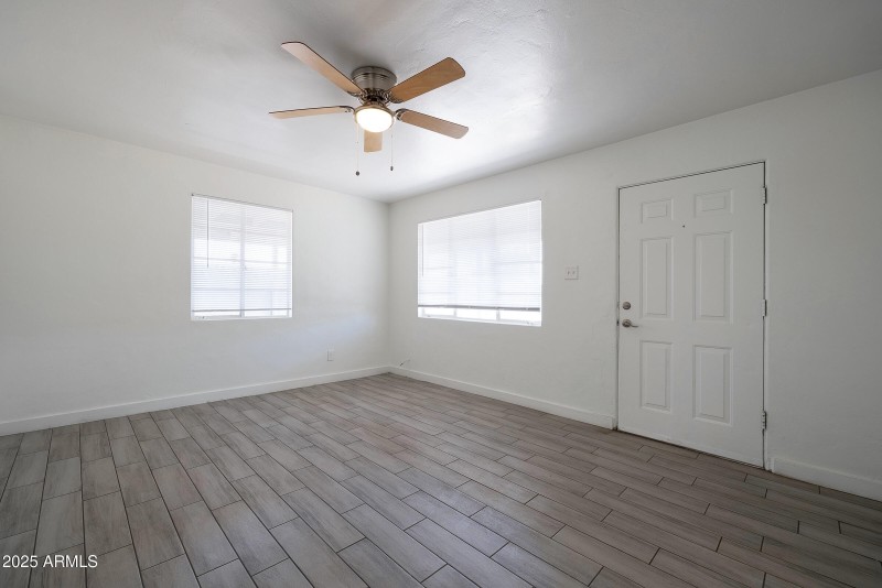 1442 E Polk St - Interior 03