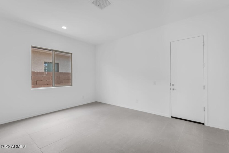 8825 W Vermont Avenue - Ready Now