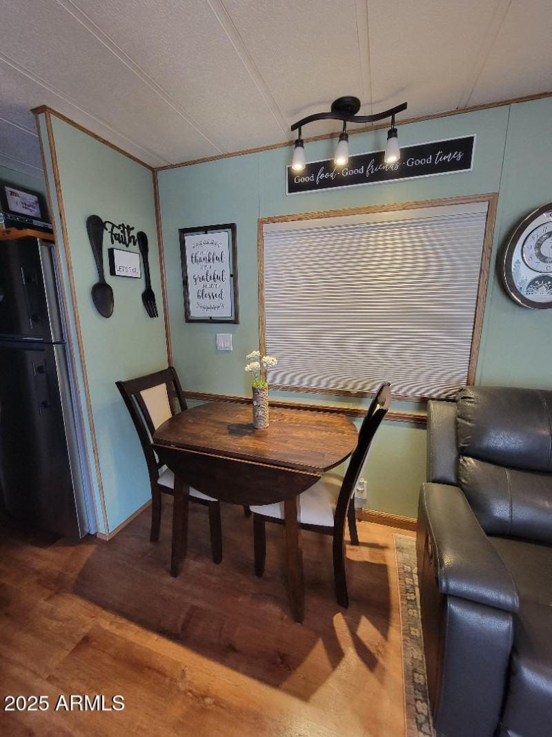 418 breakfast room