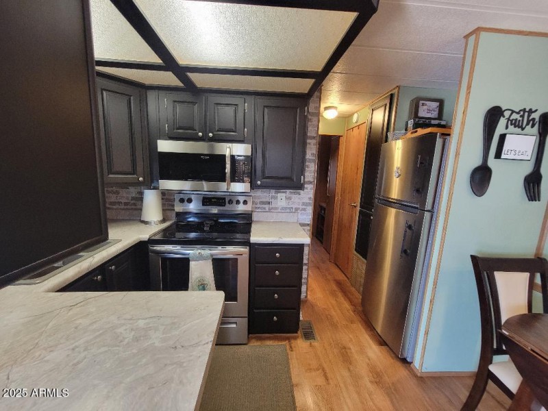 418 kitchen and hallway