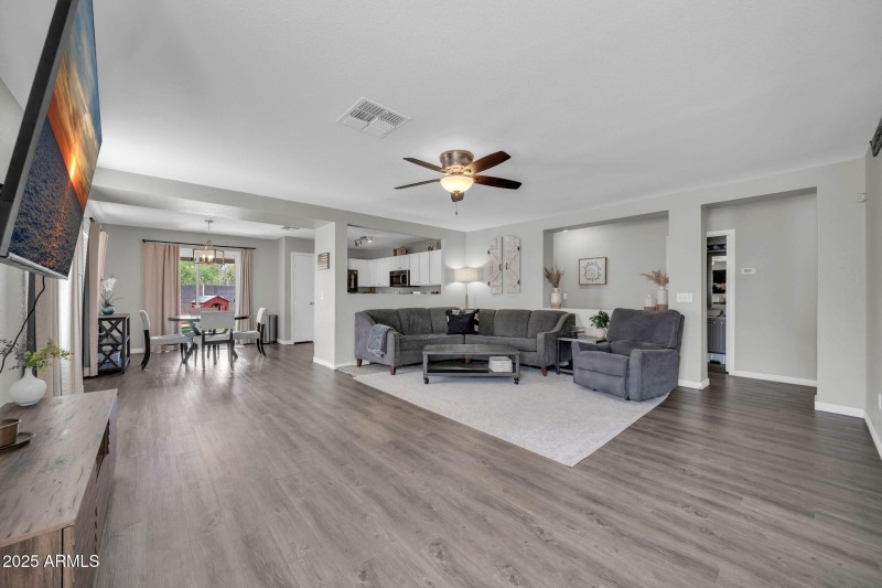 15781 W Watson Ln-9