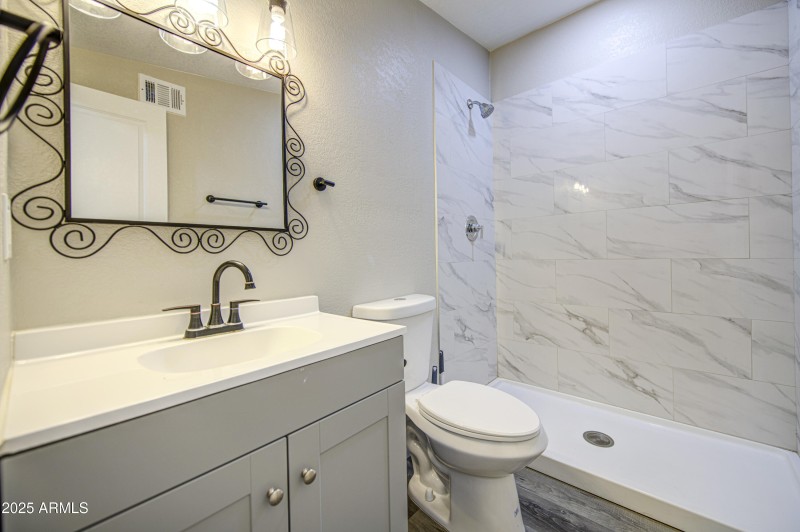 Casita Bathroom-pic 2