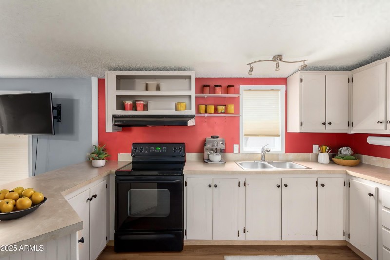 Kitchen-Staged