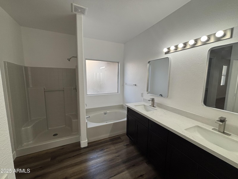MASTER BATH1