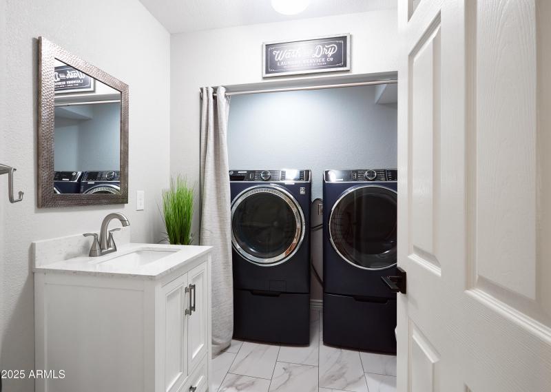 PropertyImageCo_5921ESandraTerrace_WEB-1