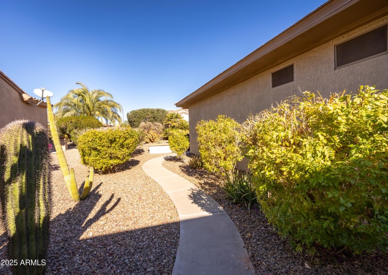 SIDE YARD WALKWAY