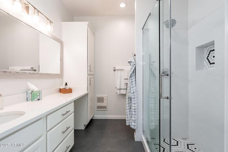 2922 N Rio De Flag Dr - 33