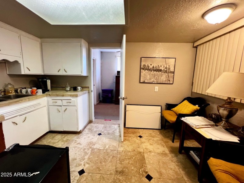 Suite A Kitchenette
