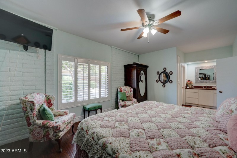 4525 N 66th-22