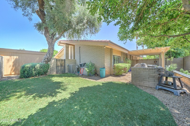 4525 N 66th-30