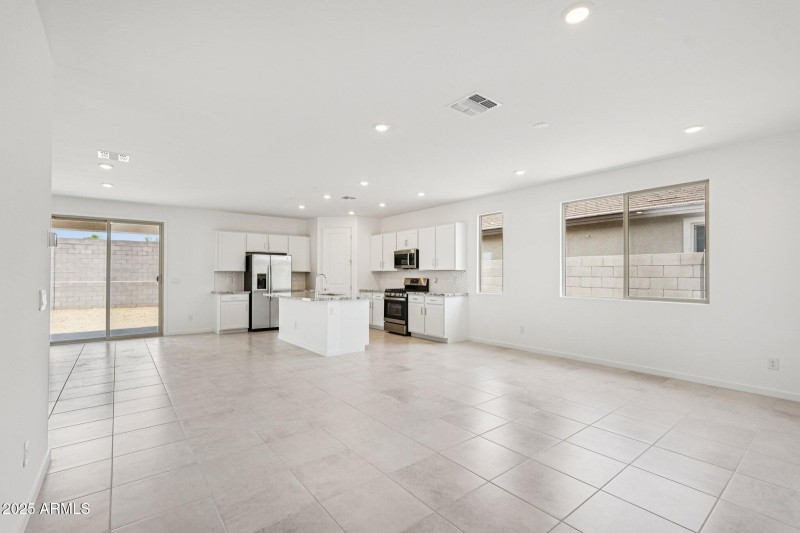 11-web-or-mls-N 226th Ln-S1607-011