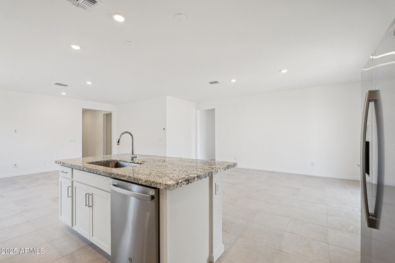 13-web-or-mls-N 226th Ln-S1607-013